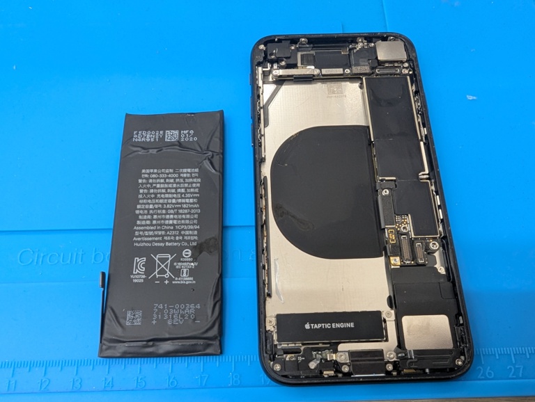 iPhone SE2（アイフォンエスイーツー）のバッテリー交換（大容量）ならアル・プラザ小杉店にお任せください